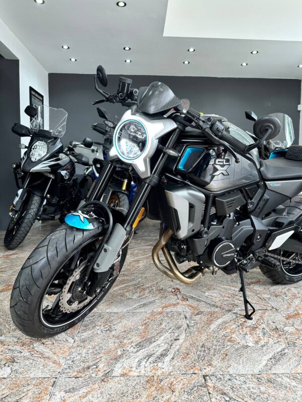 CF Moto 700 CLX Sport