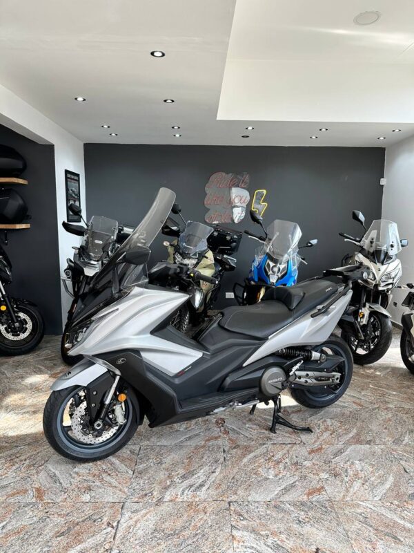 Kymco AK 550