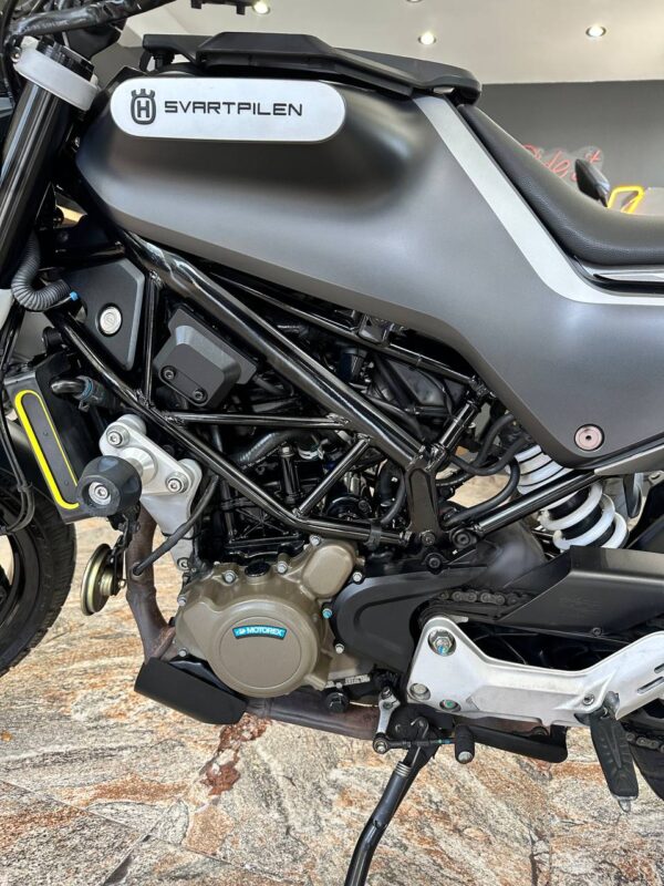 Husqvarna Svartpilen 200 - Imagen 3