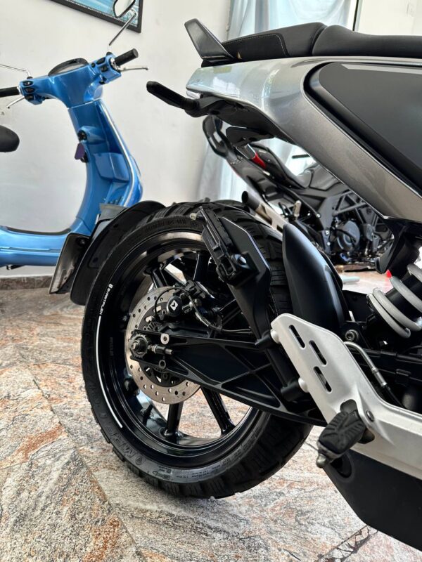 Husqvarna Svartpilen 200 - Imagen 5