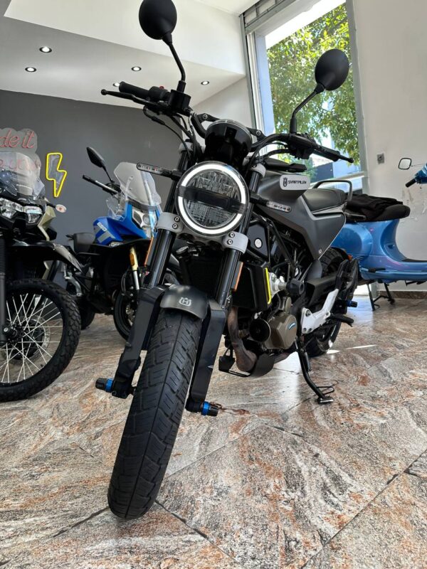 Husqvarna Svartpilen 200