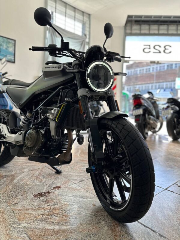Husqvarna Svartpilen 200 - Imagen 7