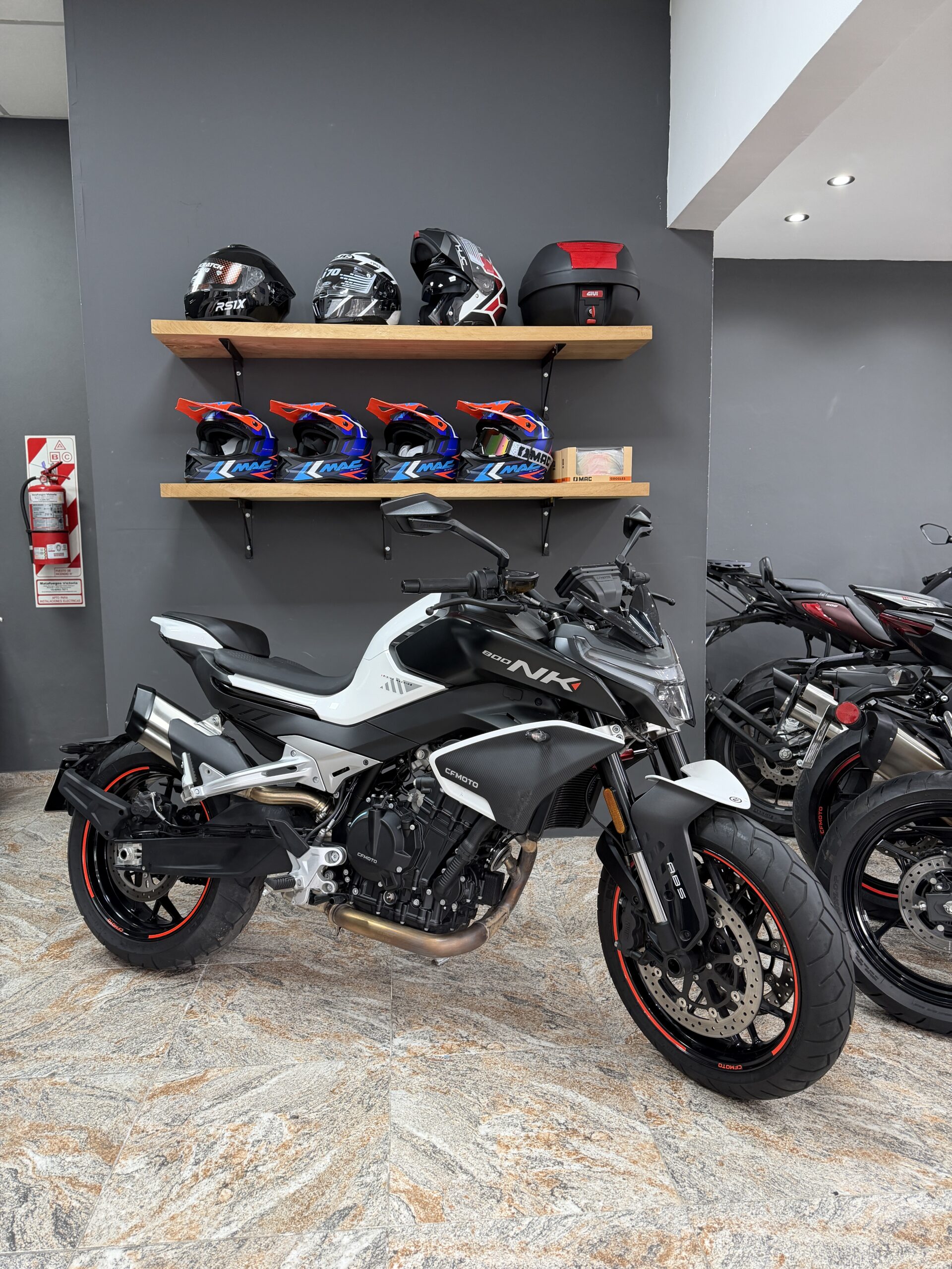 CFMoto 800NK - Imagen 2