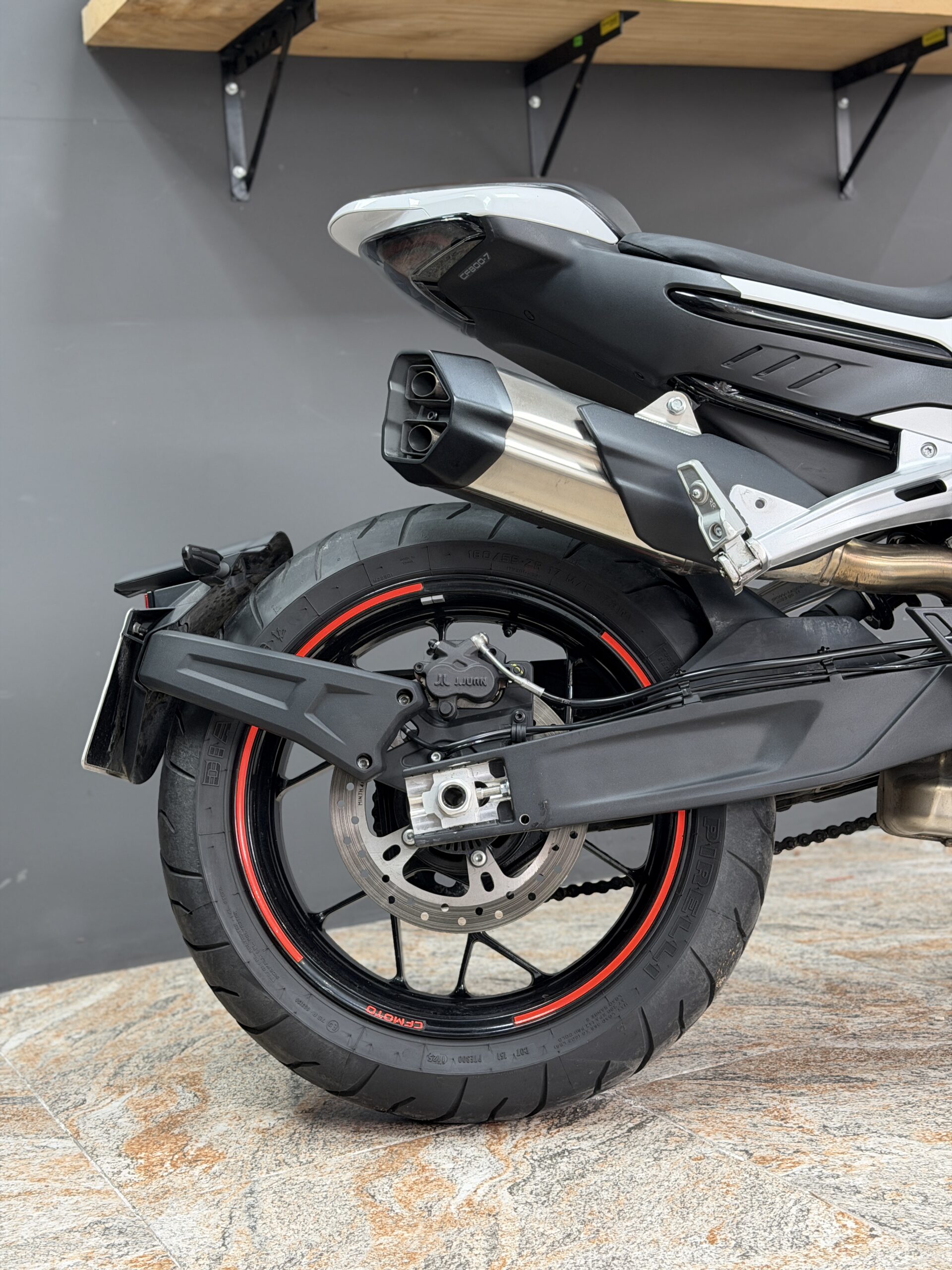 CFMoto 800NK - Imagen 4