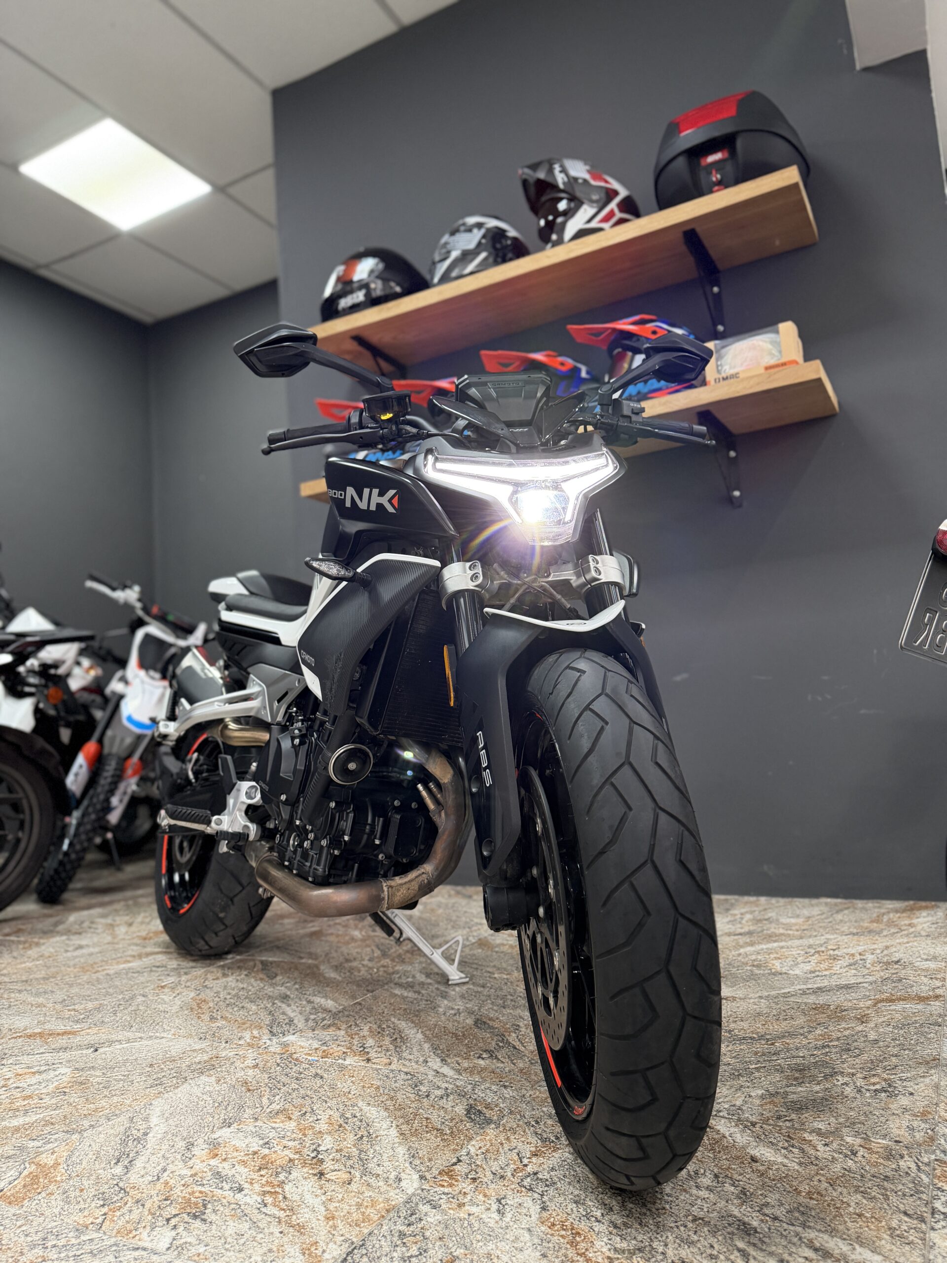 CFMoto 800NK - Imagen 6